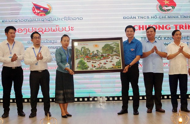 Youth unions of Laos and Ha Nam province talk cooperation hinh anh 1
