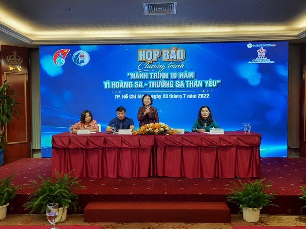 10-year journey connects seas, islands lovers hinh anh 2