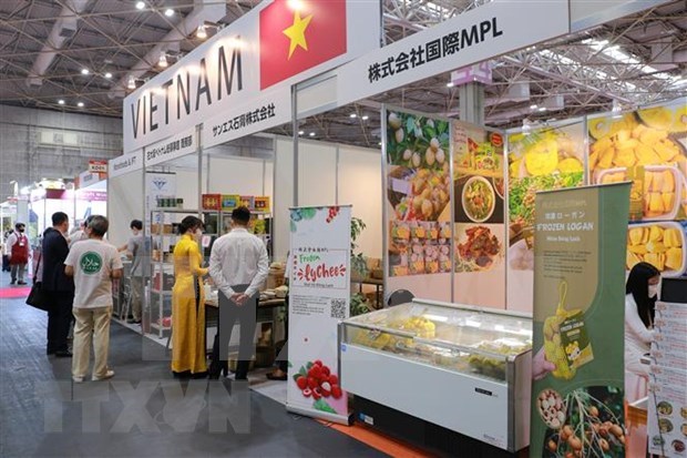 Vietnamese products impress Japanese customers at food, beverage exhibition hinh anh 1