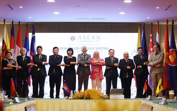 ASEAN senior officials meet to prepare for AMM-55 hinh anh 1