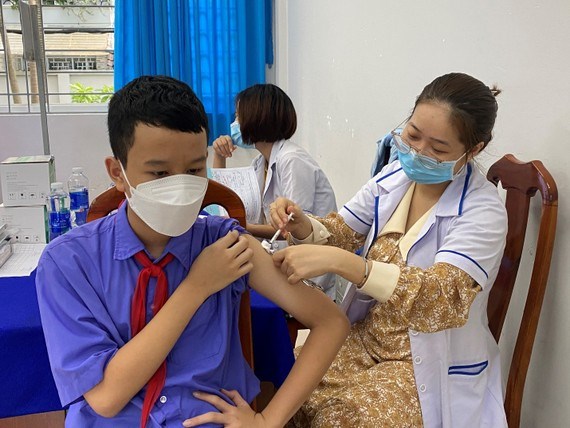 HCM City to push COVID-19 vaccinations for children in August hinh anh 1