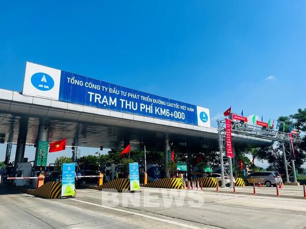 ETC system launched on Noi Bai-Lao Cai Expressway hinh anh 1