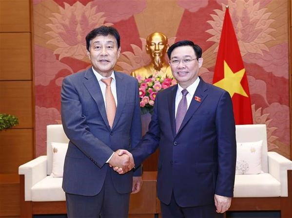 Việt Nam sẵn sàng tạo mọi điều kiện tốt nhất cho các nhà đầu tư: Chủ tịch Quốc hội Hinh Anh 1
