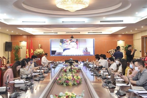 Vietnam intensifies communication on ASEAN on its 55th founding anniversary hinh anh 1