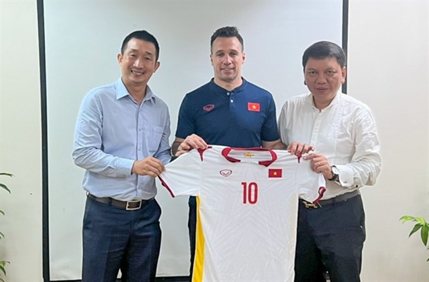 Coach Giustozzi Diego Raul aims to raise level of Vietnamese futsal hinh anh 1