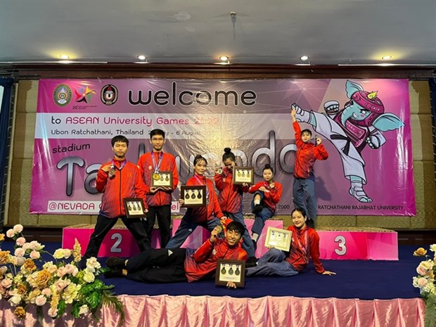 Students grab more medals at ASEAN University Games hinh anh 1