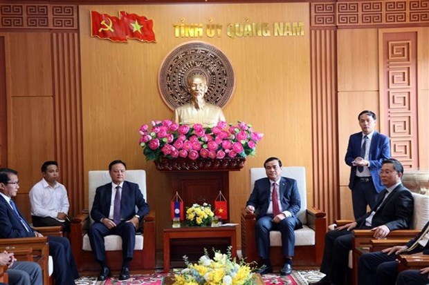 Lao province seeks cooperation in ancient town preservation with Quang Nam hinh anh 1
