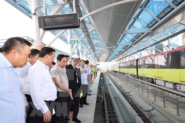 PM Pham Minh Chinh checks progress of Nhon-Hanoi Station urban railway hinh anh 1
