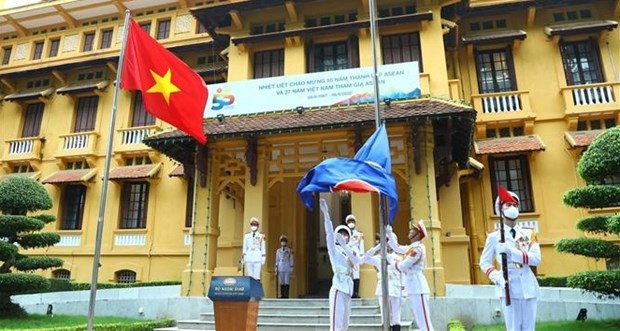 Flag raised in Hanoi to mark ASEAN’s 55th founding anniversary hinh anh 1
