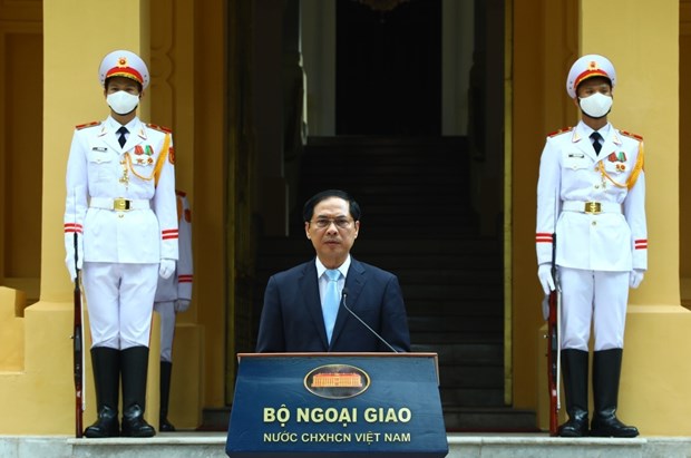 FM Bui Thanh Son’s remarks at ASEAN flag-hoisting ceremony hinh anh 1