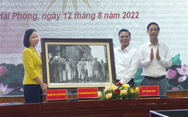 VNA signs deal on communication cooperation with Hai Phong hinh anh 1