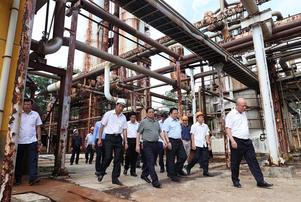 PM urges speeding up restructuring of Ha Bac fertilizer plant hinh anh 1