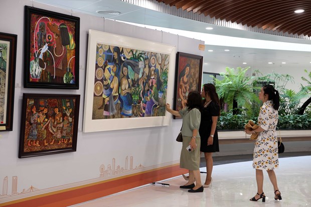 Da Nang art exhibition spreads love for the homeland hinh anh 1