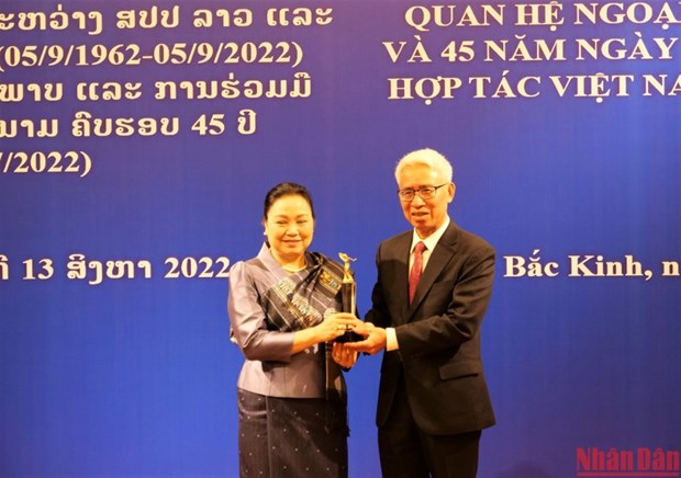 Vietnamese, Lao embassies in China hold friendship exchange hinh anh 1