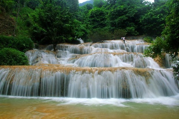Four famous Vietnamese waterfalls introduced in stamp collection hinh anh 3