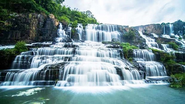 Four famous Vietnamese waterfalls introduced in stamp collection hinh anh 4