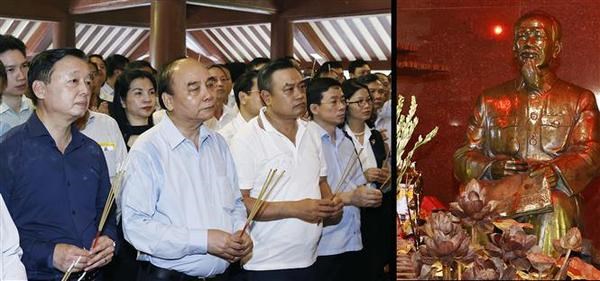 President Nguyen Xuan Phuc pays tributes to President Ho Chi Minh hinh anh 1