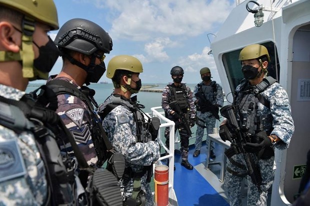 Singapore, Indonesia conduct bilateral naval exercise hinh anh 1