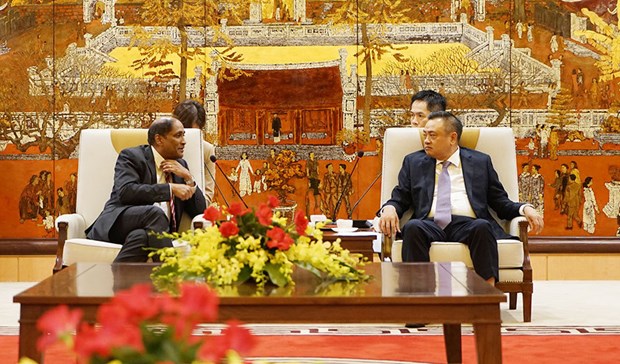 Hanoi seeks cooperation with Singapore in urban management, social housing development hinh anh 1