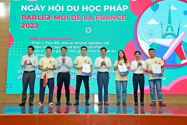 Vietnamese students abroad return in droves to start career hinh anh 1
