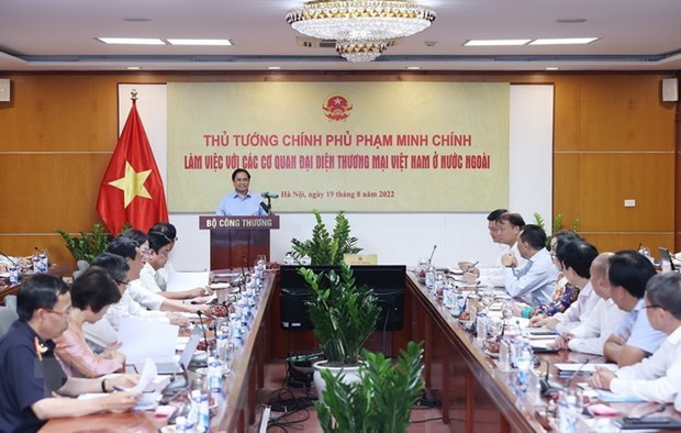 PM chairs teleconference with trade representative offices abroad hinh anh 1