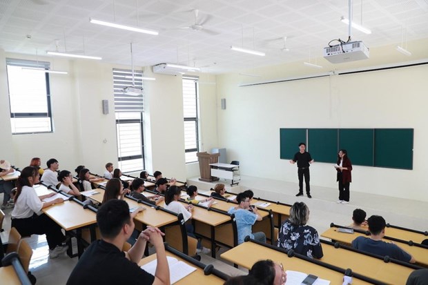 Universities urged to attract more foreign students hinh anh 1