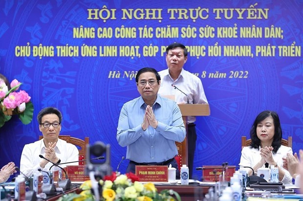 Joint efforts needed to deal with urgent issues in medical sector: PM hinh anh 1