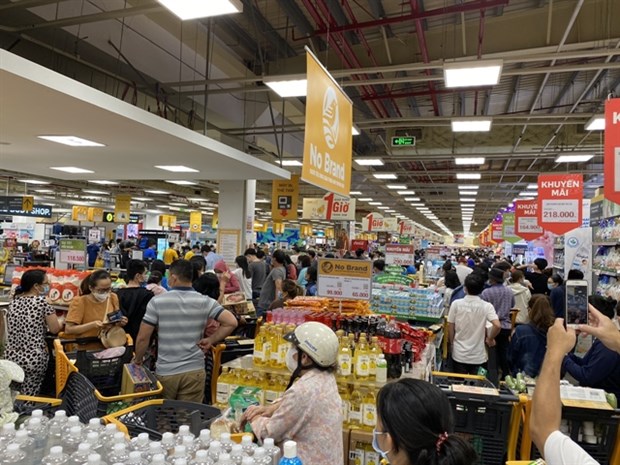 Vietnamese retail giants see opportunities in domestic market hinh anh 1