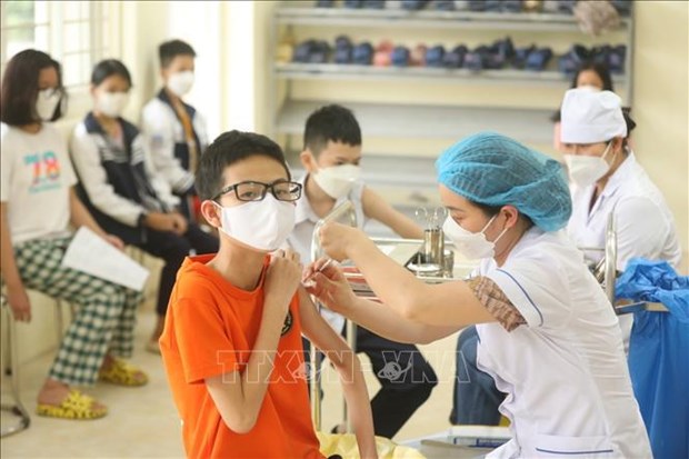 Vietnam to secure more Moderna vaccine for children in September hinh anh 2