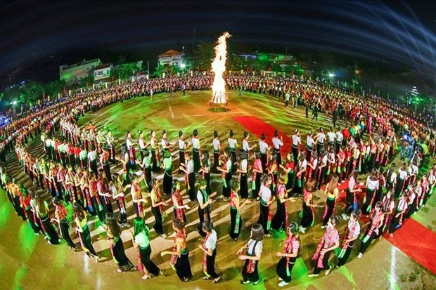 Yen Bai to host ceremony receiving UNESCO certificate on Xoe Thai dance hinh anh 1