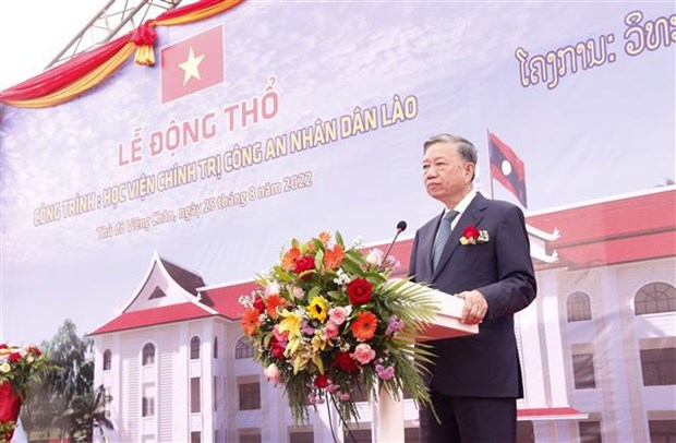 Vietnamese, Lao Ministries of Public Security eye stronger cooperation hinh anh 2