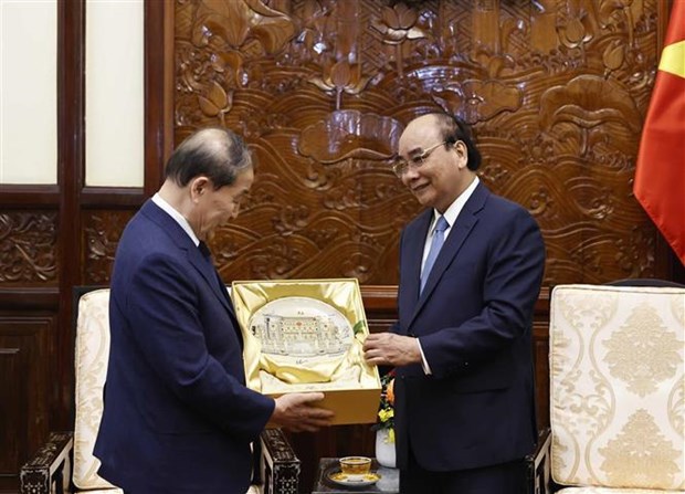 President Phuc hosts former president of RoK-Vietnam Friendship Association hinh anh 1