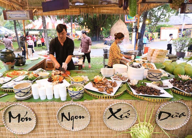 Festival honours traditional food of three regions hinh anh 1