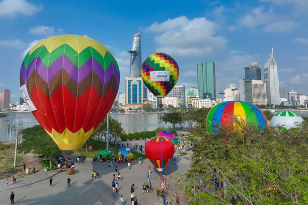 HCM City hot air balloon festival to celebrate National Day hinh anh 1