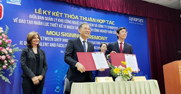 US chip giant assists Vietnam in training workforce hinh anh 1