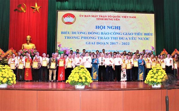 Hung Yen outstanding Catholics honoured hinh anh 1