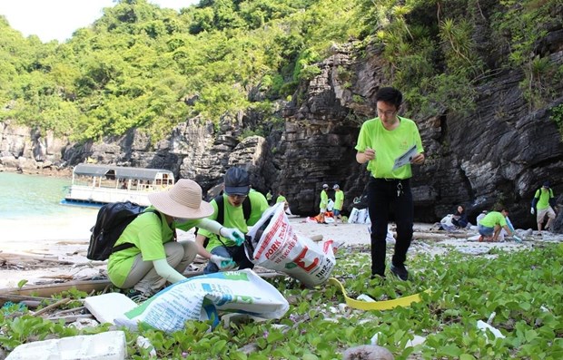 Workshop calls for actions against plastic waste in Ha Long Bay hinh anh 1