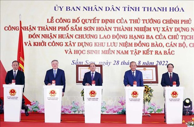 President Nguyen Xuan Phuc attends events in Thanh Hoa province hinh anh 1