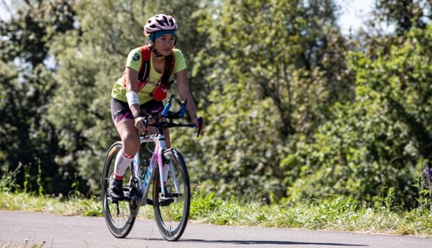 First Vietnamese woman to win 'world's toughest' triathlon hinh anh 1