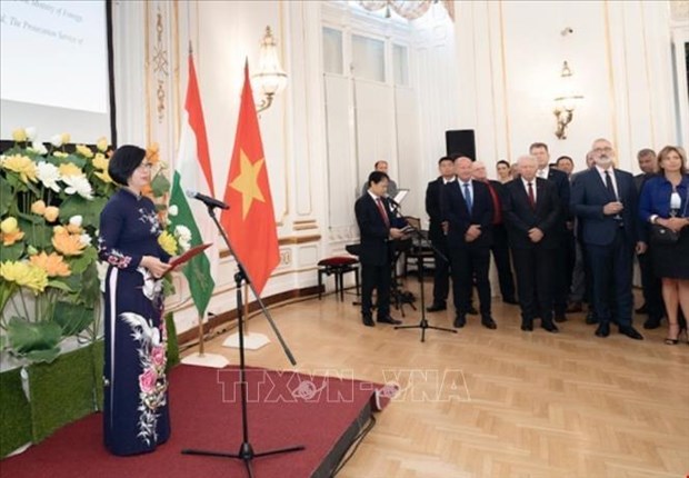 Foreign diplomats congratulate Vietnam on National Day hinh anh 2