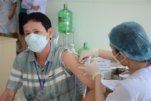 Vietnam logs 3,241 new COVID-19 cases on August 30 hinh anh 1