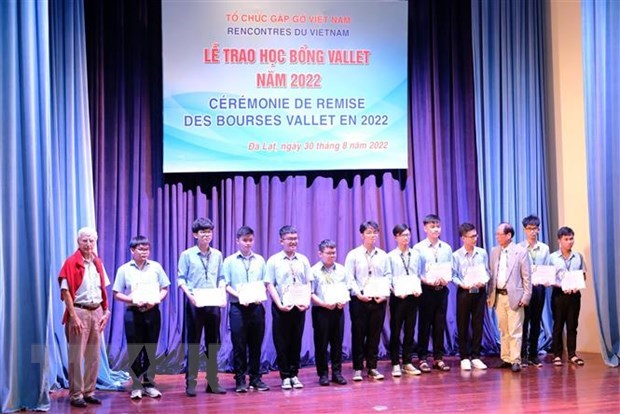 Vallet scholarships granted to students in central, Central Highlands provinces hinh anh 1