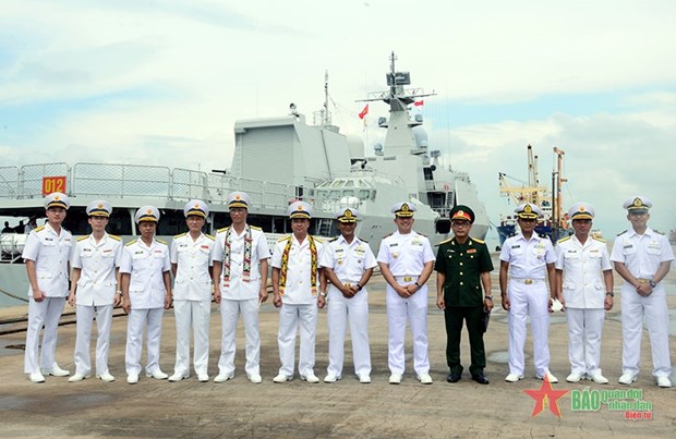Vietnamese naval ship begins visit to Indonesia hinh anh 1