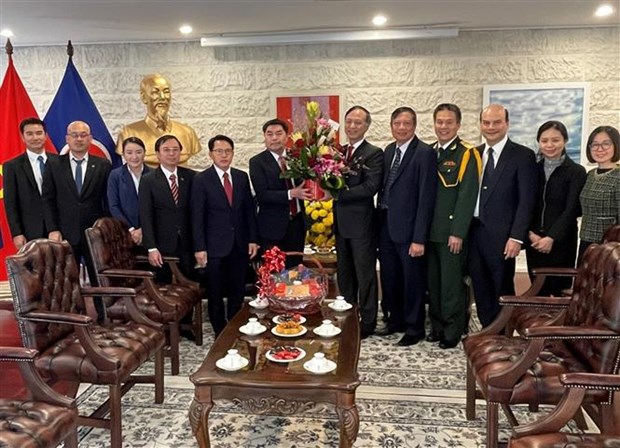 Lao ambassadors extend National Day greetings to Vietnamese embassies hinh anh 1