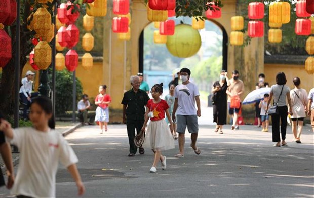 Hanoi welcomes over 422,000 tourists on National Day holidays hinh anh 2