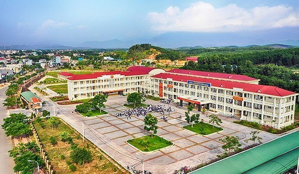Quang Ninh spends nearly 1 trillion VND to upgrade schools, support students hinh anh 2