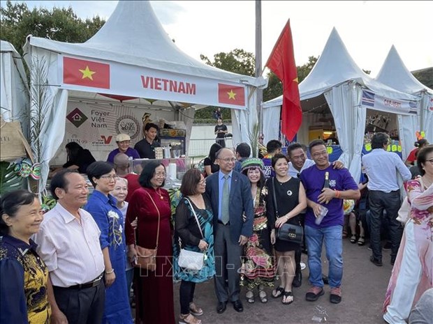 Vietnamese dishes showcased at int’l gastronomy village in Paris hinh anh 1