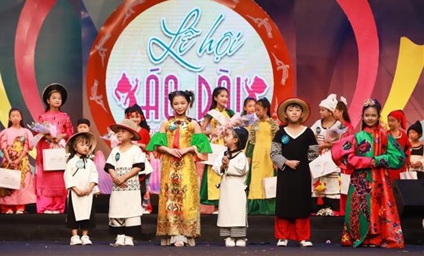 First Vietnamese Children’s “Ao Dai” Festival held in Phu Tho hinh anh 1