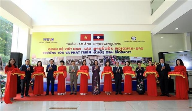 Photos tell stories about Vietnam - Laos special relations hinh anh 2