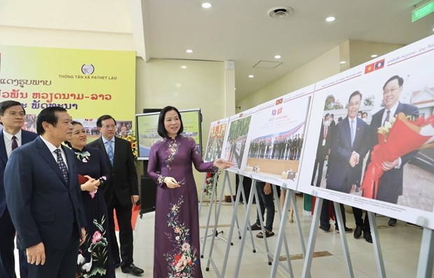 Photos tell stories about Vietnam - Laos special relations hinh anh 1